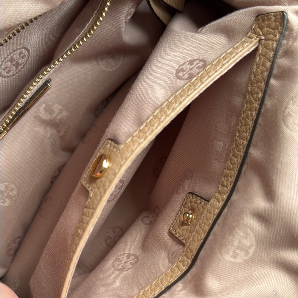 Tory Burch Tan Shoulder Bag with Adjustable Strap - Picture 11 of 11